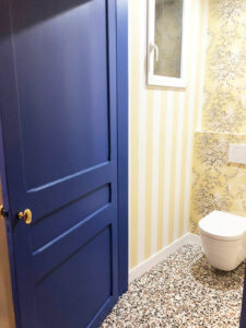 Areha - Entreprise Generale de Batiment - Realisations - wc papier peint et carrelage toilettes suspendues design