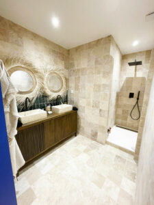 Areha - Entreprise Generale de Batiment - Realisations - Travertin double vasque douche italienne