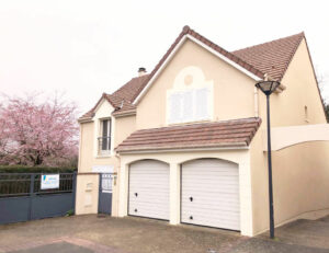 Areha - Entreprise Generale de Batiment - Realisations - Ravalagement de maison - nettoyage toiture porte de garage volets peinture portail