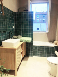 Areha - Entreprise Generale de Batiment - Realisations - réfection de salle de bain zellige vert - pose baigneur - double vasque